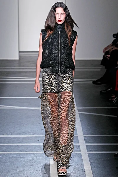 Look 34